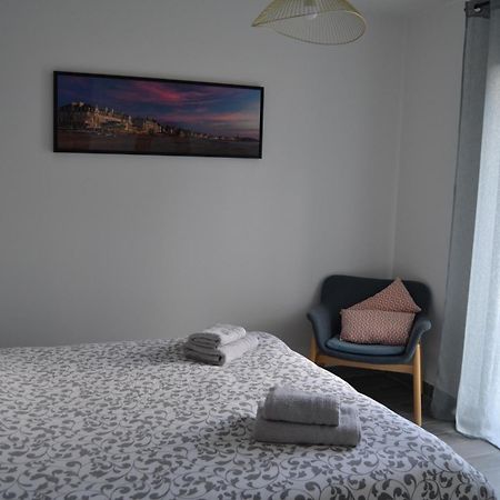 Bed and Breakfast La Petite Bicoque Сен-Сюльяк Экстерьер фото