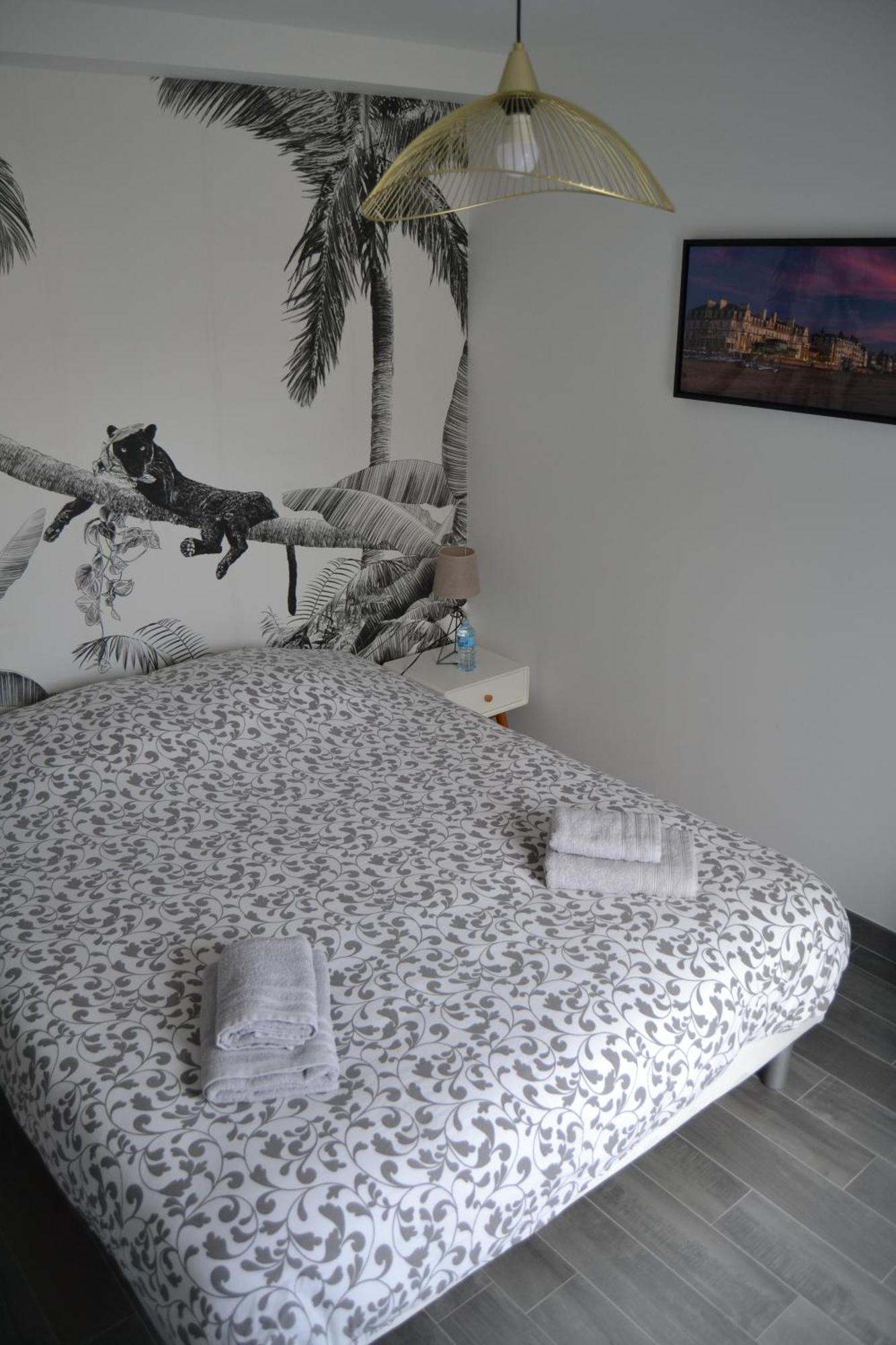 Bed and Breakfast La Petite Bicoque Сен-Сюльяк Экстерьер фото